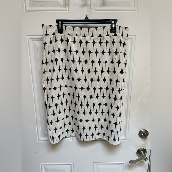 Renee C Black and White Patterned Skirt - Picture 1 of 8